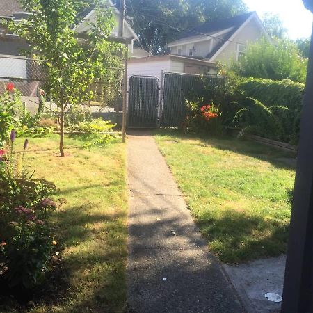 Quiet-Comfy 3 Bedroom Home On A Tree Lined Street In Kits Vancouver Eksteriør bilde