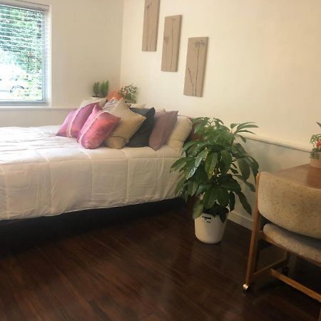 Quiet-Comfy 3 Bedroom Home On A Tree Lined Street In Kits Vancouver Eksteriør bilde