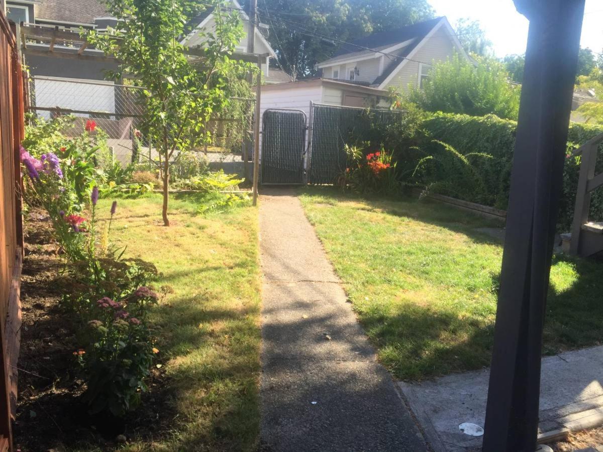 Quiet-Comfy 3 Bedroom Home On A Tree Lined Street In Kits Vancouver Eksteriør bilde
