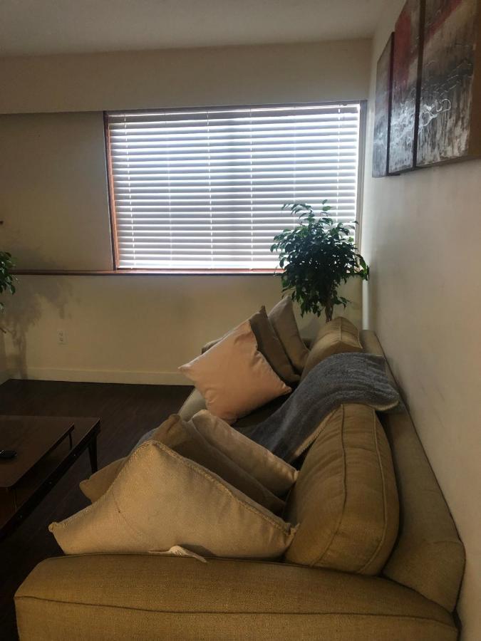 Quiet-Comfy 3 Bedroom Home On A Tree Lined Street In Kits Vancouver Eksteriør bilde