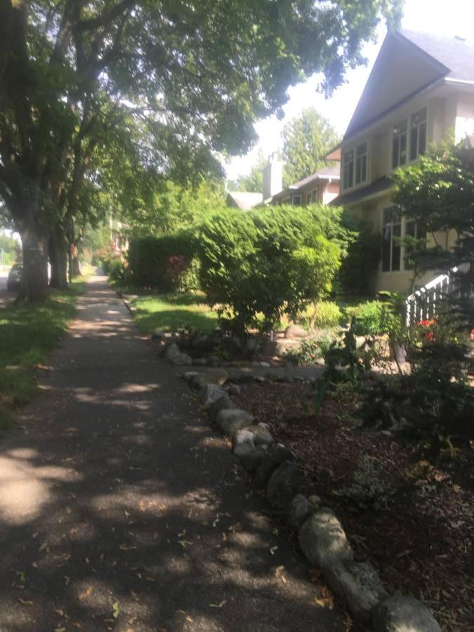 Quiet-Comfy 3 Bedroom Home On A Tree Lined Street In Kits Vancouver Eksteriør bilde