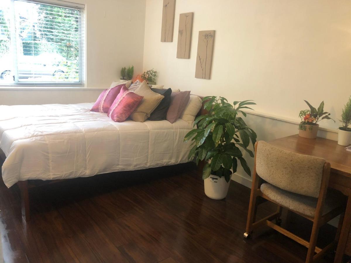 Quiet-Comfy 3 Bedroom Home On A Tree Lined Street In Kits Vancouver Eksteriør bilde