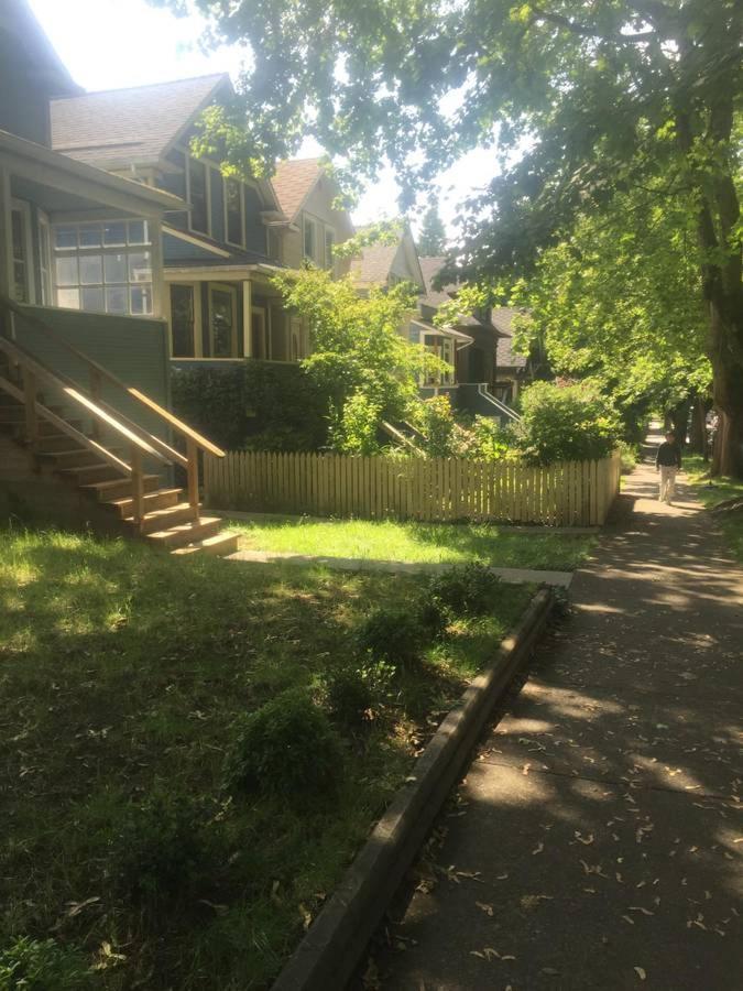 Quiet-Comfy 3 Bedroom Home On A Tree Lined Street In Kits Vancouver Eksteriør bilde