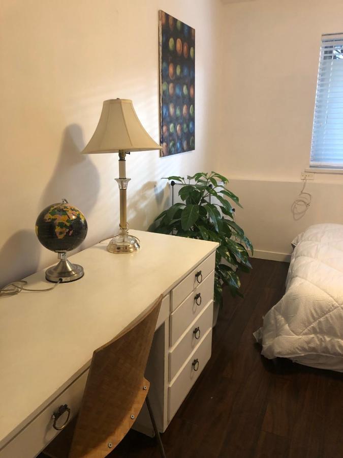 Quiet-Comfy 3 Bedroom Home On A Tree Lined Street In Kits Vancouver Eksteriør bilde