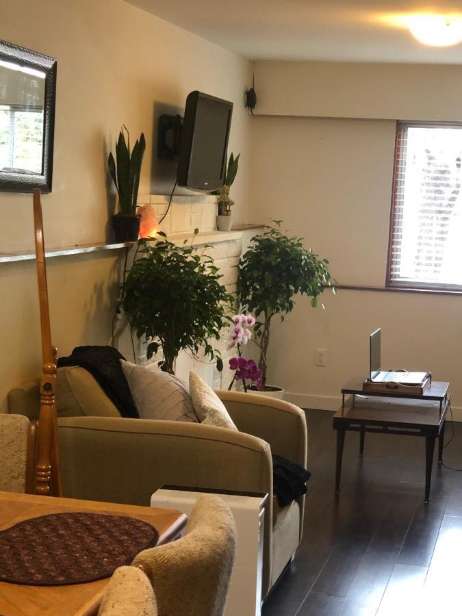 Quiet-Comfy 3 Bedroom Home On A Tree Lined Street In Kits Vancouver Eksteriør bilde