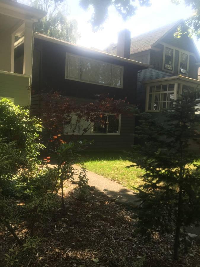 Quiet-Comfy 3 Bedroom Home On A Tree Lined Street In Kits Vancouver Eksteriør bilde